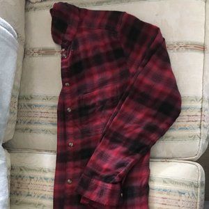 American Eagle Black & Red long sleeved xs Shirt